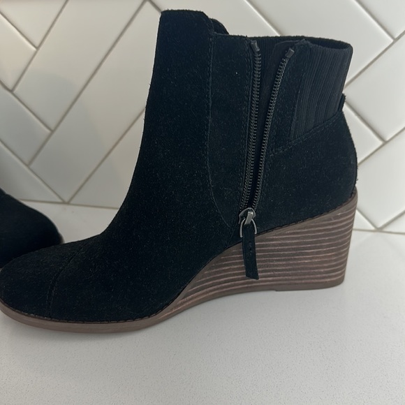 Tom’s Booties - Picture 3 of 4